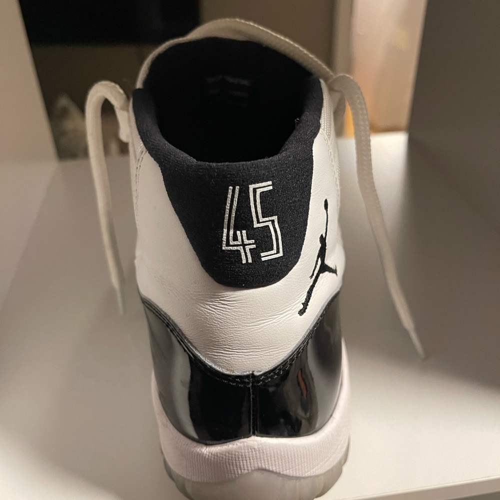 Nike Air Jordan XI 11 Retro Concord 2018 Men’s Size 9.5 White Black 378037-100 - Picture 4 of 12